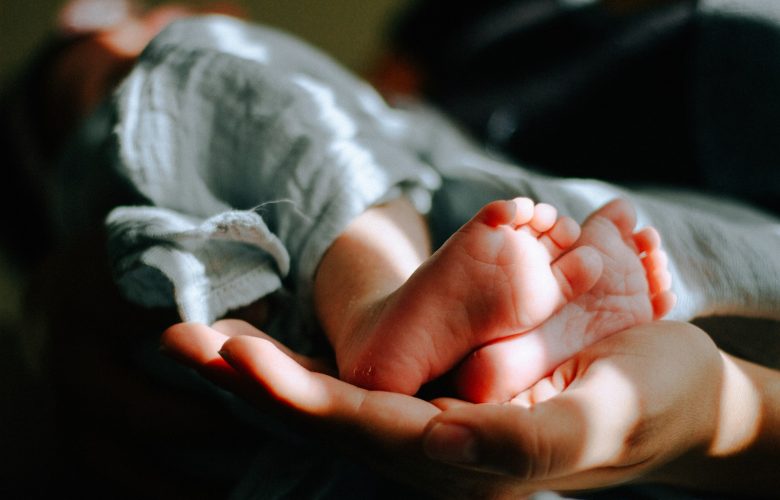 Ayakları Üşüyen Bebek Nasıl Giydirilmeli